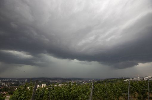 Aufziehendes Gewitter über Stuttgart. Foto: imago images/vmd-images/Simon Adomat