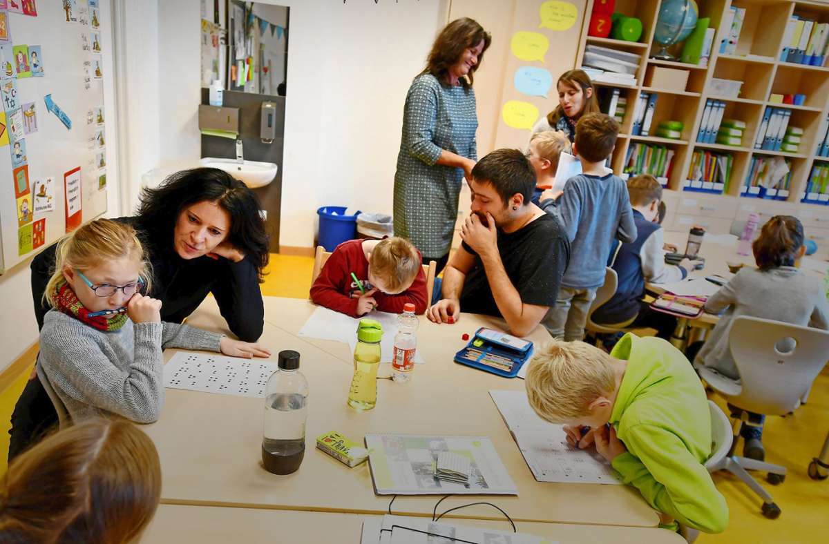 Inklusion in Stuttgart: Rund 50 Kindern  noch ohne  Schulbegleitung – doch woran liegt das?