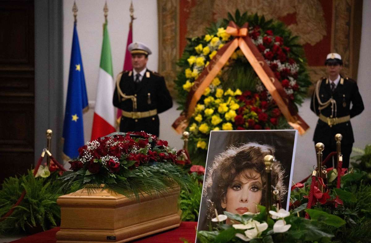 Die Trauerfeier für Gina Lollobrigida in der Kirche Santa Maria in Montesanto.