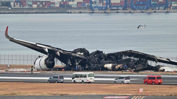 Flugzeugkollision wird untersucht - Zahl der Bebenopfer gestiegen