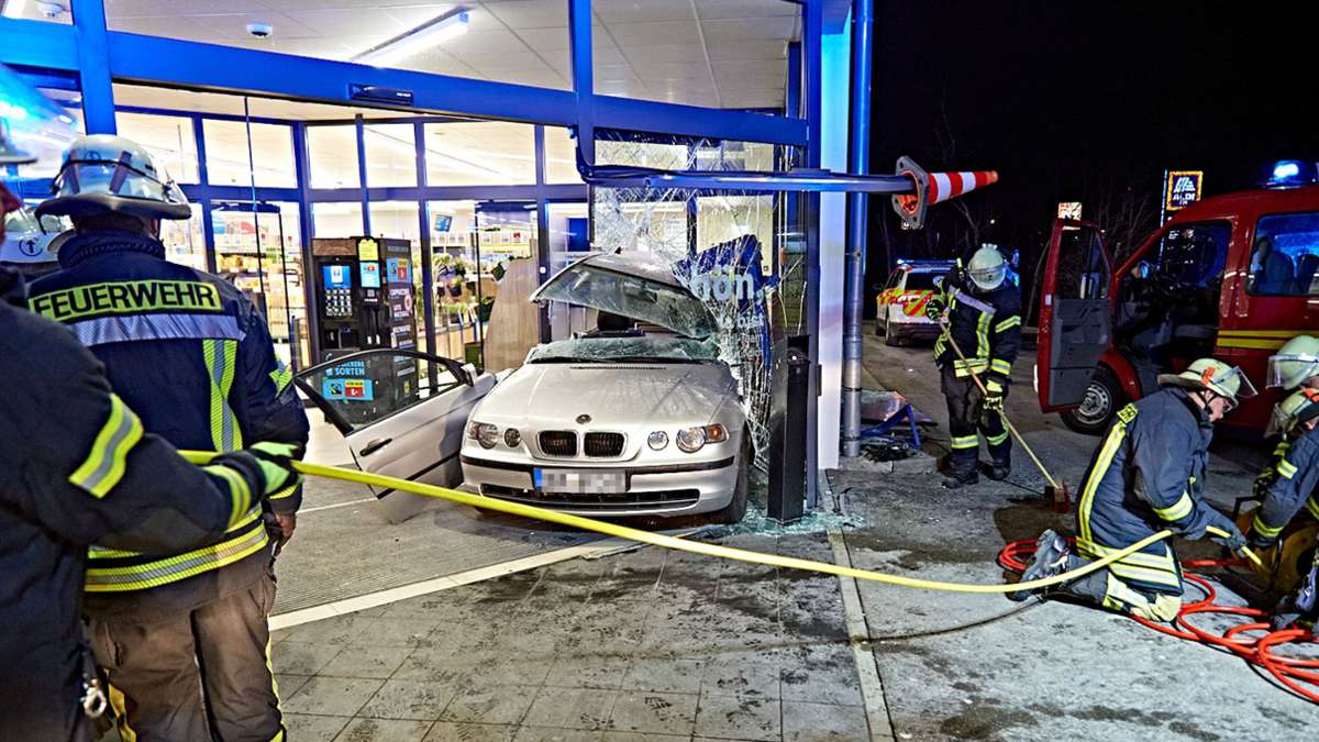 Unfall in Herbrechtingen: Bremse und Gas verwechselt – Senior  kracht in Supermarkt