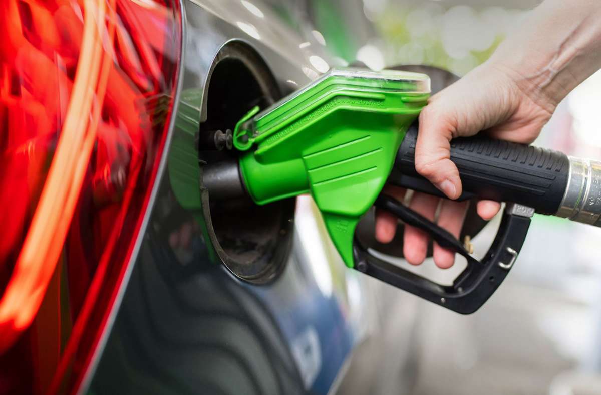 Benzin und Diesel teurer: Spritpreise gestiegen - Tanken aber preiswerter als vor zwölf Monaten