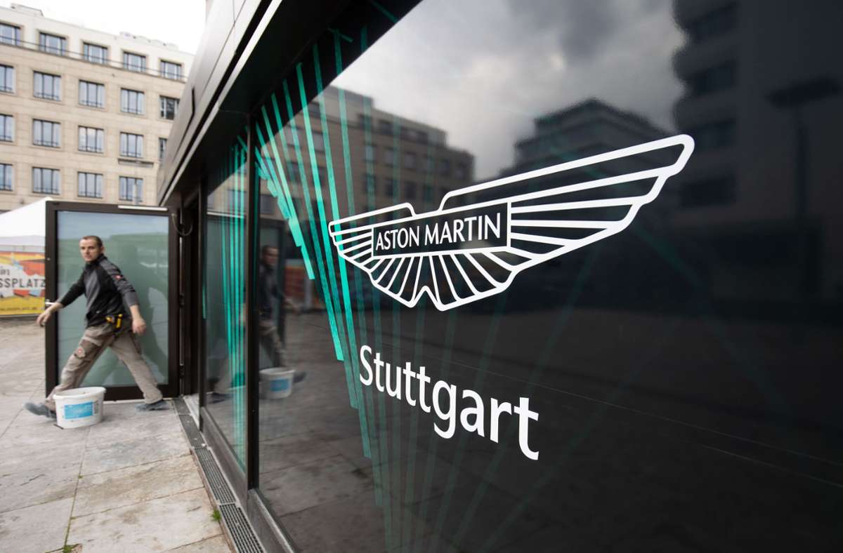 Aston Martin in  Stuttgart: Britische Nobelkarossen am Kleinen Schlossplatz