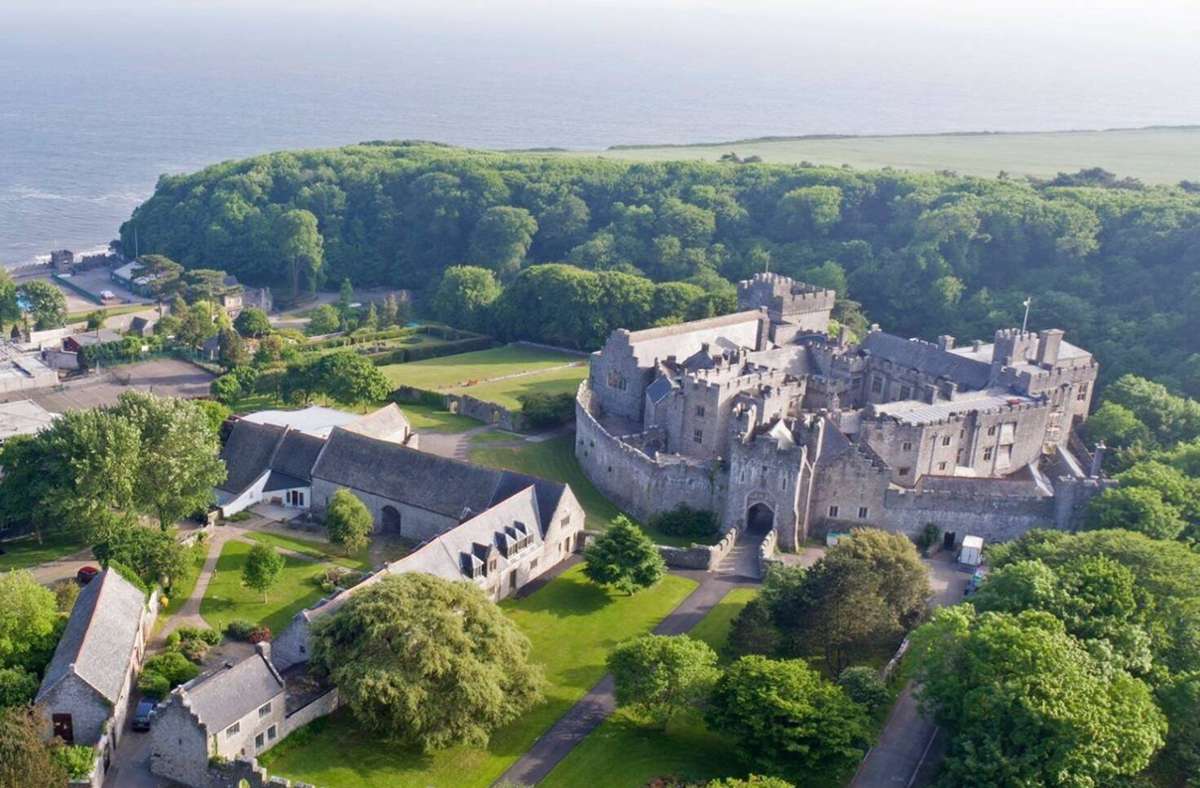Das UWC College of the Atlantic nahe Cardiff ist in einem Schloss aus dem 12. Jahrhundert untergebracht.