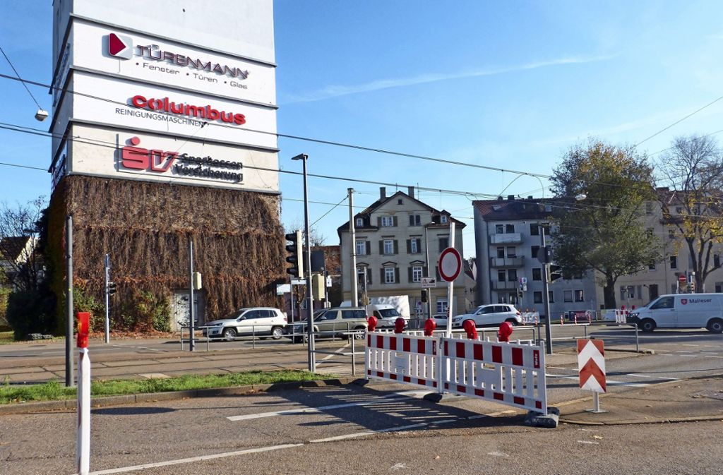 Zwischen Wilhelms- und Rosensteinbrücke ist eine Fahrbahn gesperrt: Autofahrer müssen bis Ende November  Umwege in Kauf nehmen