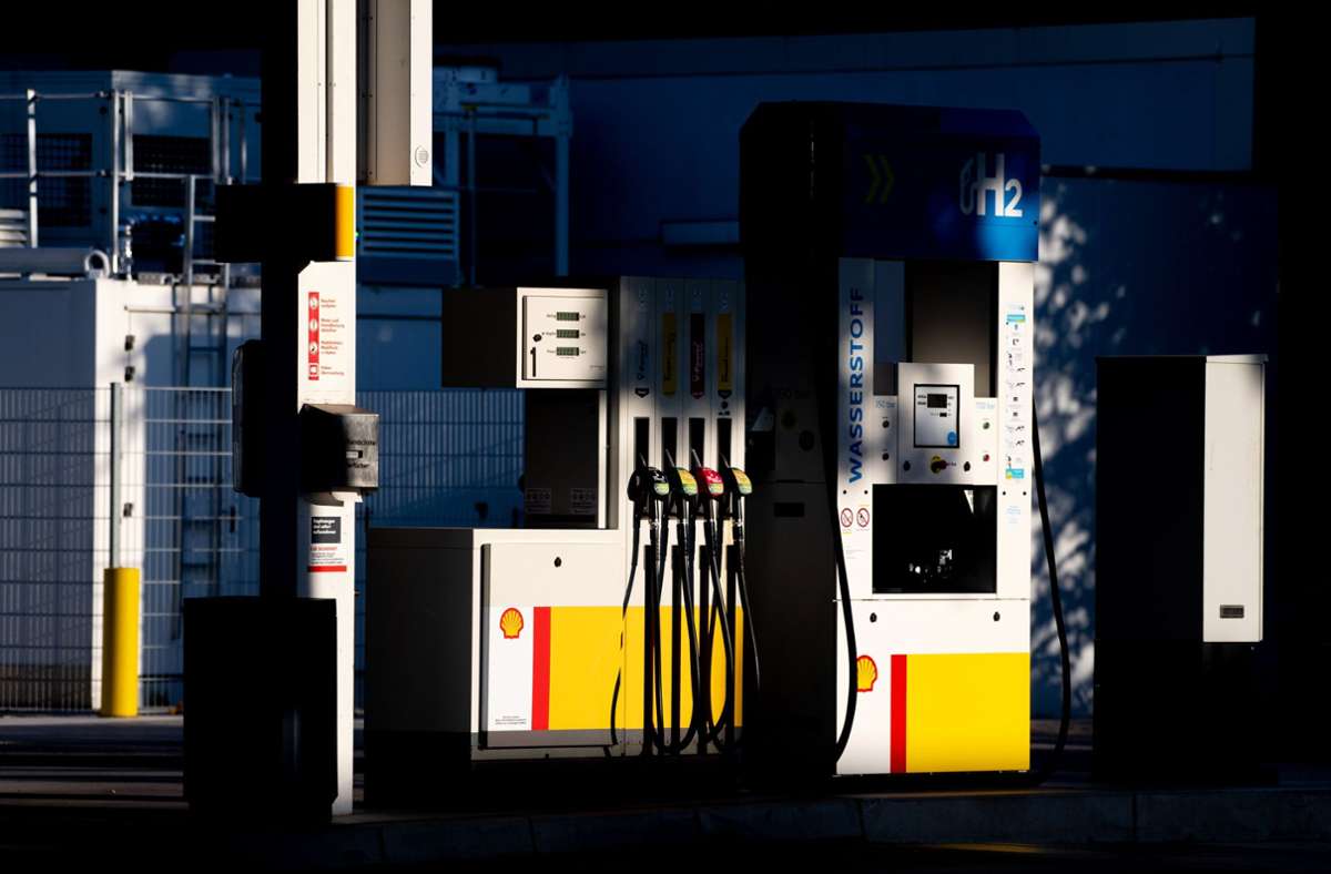 Wie lange werden Benziner und Diesel noch verkauft? Foto: dpa/Hauke-Christian Dittrich