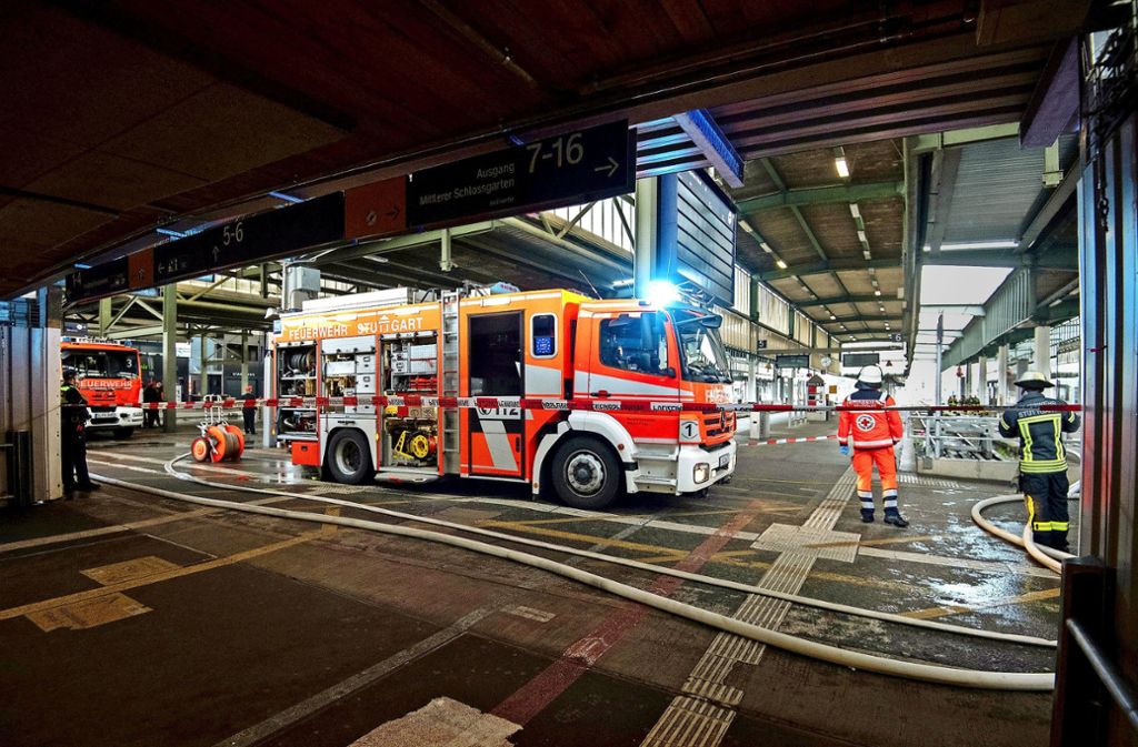 Nach Brand am Stuttgarter Hauptbahnhof: Betrieb startet am Mittwoch mit Notprogramm