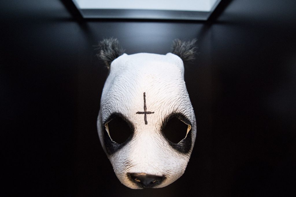 DAS COOLSTE: Die Fantastischen Vier, die Massiven Töne und Freundeskreis - Hip Hop hat in Stuttgart eine lange Tradition. Eine Panda-Maske, das Markenzeichen des Rappers Cro («Einmal um die Welt»), symbolisiert dies im Themenbereich «Stadtgespräche». Er trägt sie, um anonym zu bleiben.