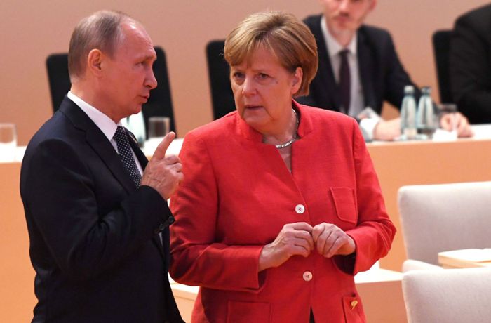 Angela Merkel bei Wladimir Putin in Moskau: Zu Besuch beim kalten Krieger