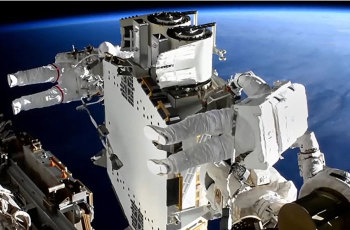 Internationale Raumstation ISS: Astronauten bringen  neues Sonnensegel an ISS zum Einsatz