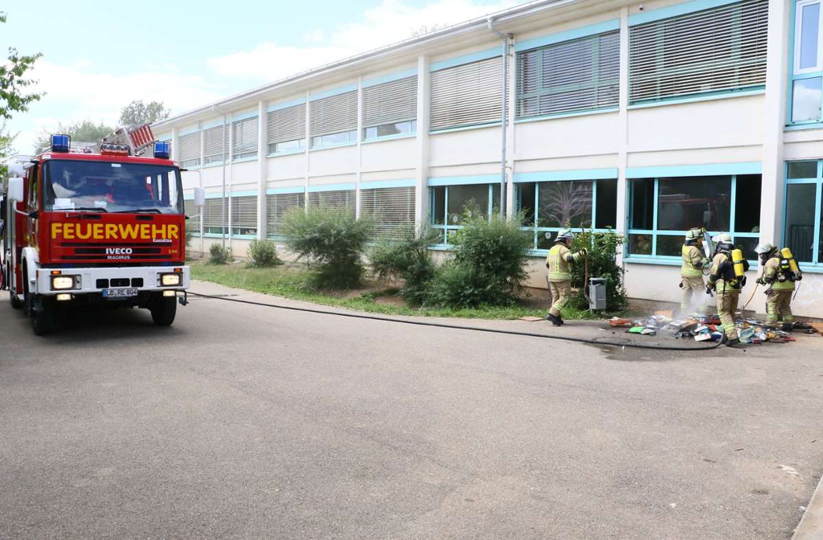 Flammen im Eingang: Erneut brennt es in Pattonviller Grundschule