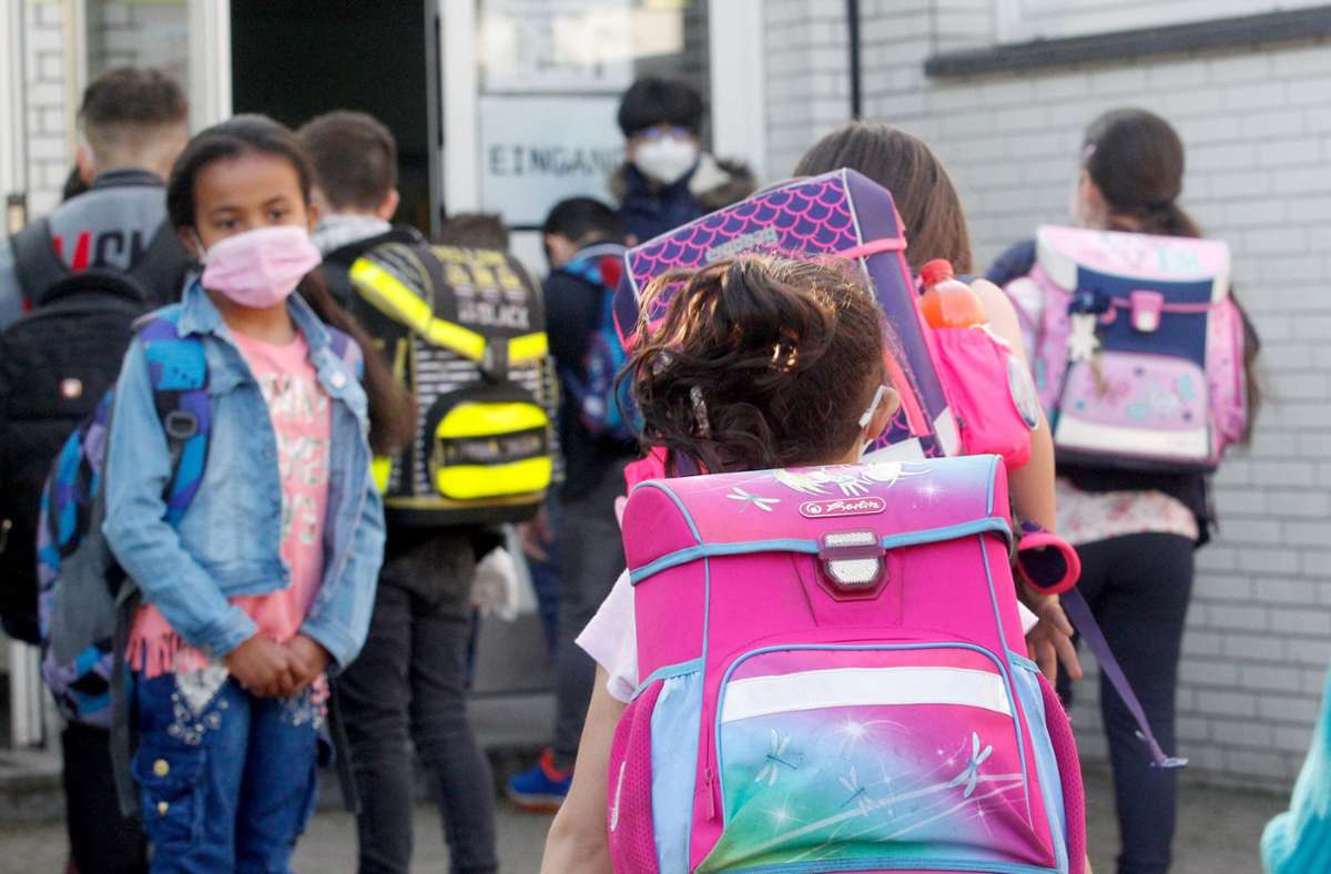 Maskenpflicht an Schulen: Lehrer und Eltern aus Stuttgart sehen Lockerungen    skeptisch
