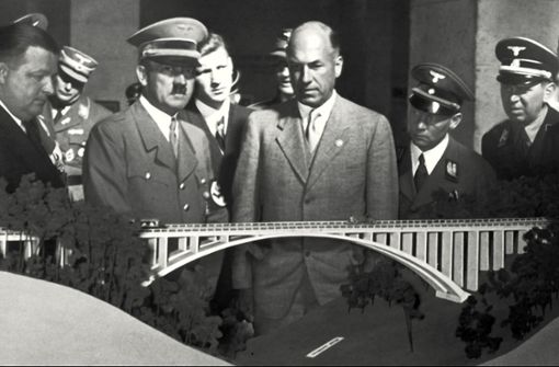 Profiteure einer großen Finanzschummelei: Adolf Hitler und Fritz Todt, sein Reichsminister für Bewaffnung. Foto: Go Go Go Films
