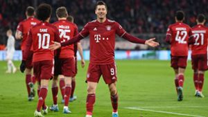 Lewandowski führt Bayern mit Hattrick ins Viertelfinale