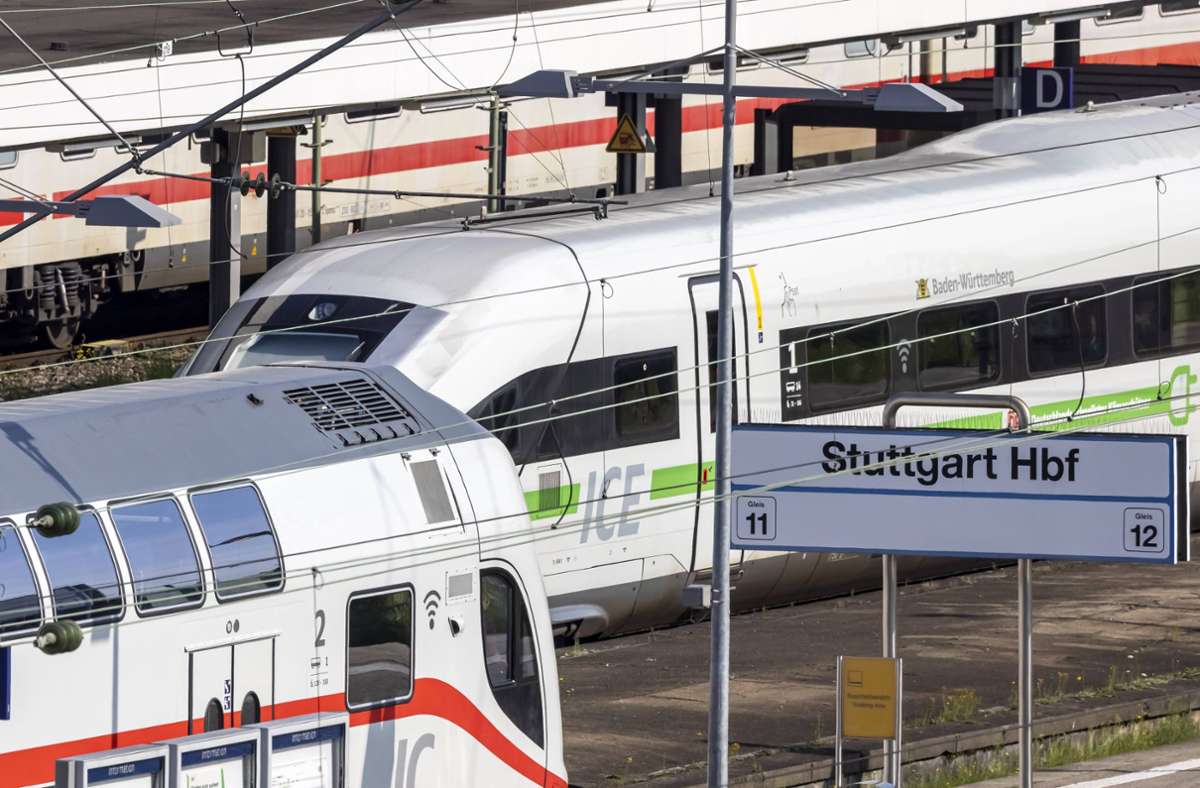 IC in Richtung Stuttgart: Bahn-Mitarbeiter belästigt 19-Jährige im Zug