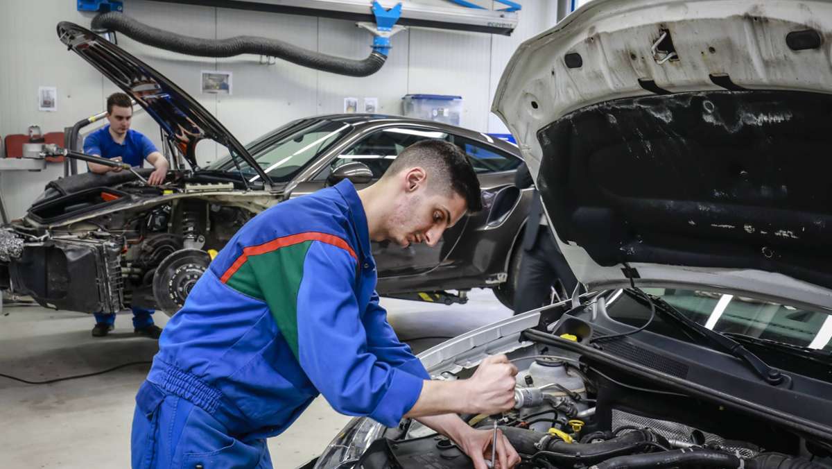Studie für Baden-Württemberg: Werkstätten und Autohäuser – so viele Jobs fallen weg
