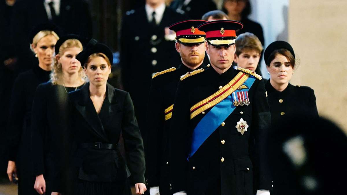 London: Acht Enkel der Queen halten Totenwache an ihrem Sarg