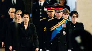 Acht Enkel der Queen halten Totenwache an ihrem Sarg
