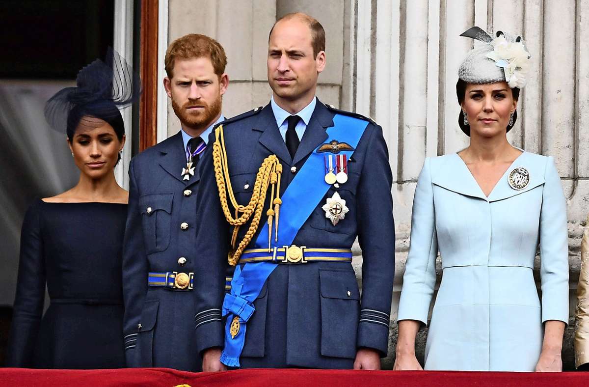 Das Verhältnis von Herzogin Meghan und Prinz Harry zu Prinz William und Herzogin Kate (von links nach rechts) hatte sich bereits abgekühlt, bevor die Sussexes 2020 die „Megxit“-Bombe platzen ließen. (Archivbild) Foto: dpa/Victoria Jones