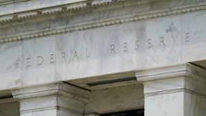 US-Notenbank: Fed lässt Leitzins auf hohem Niveau