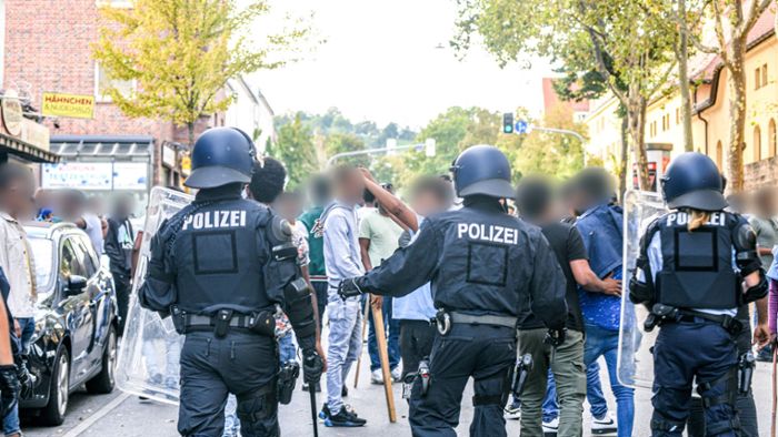 Nach Eritrea-Krawall in Stuttgart: Zwei Männer stehen wegen Angriff auf Polizeibeamte  vor Gericht