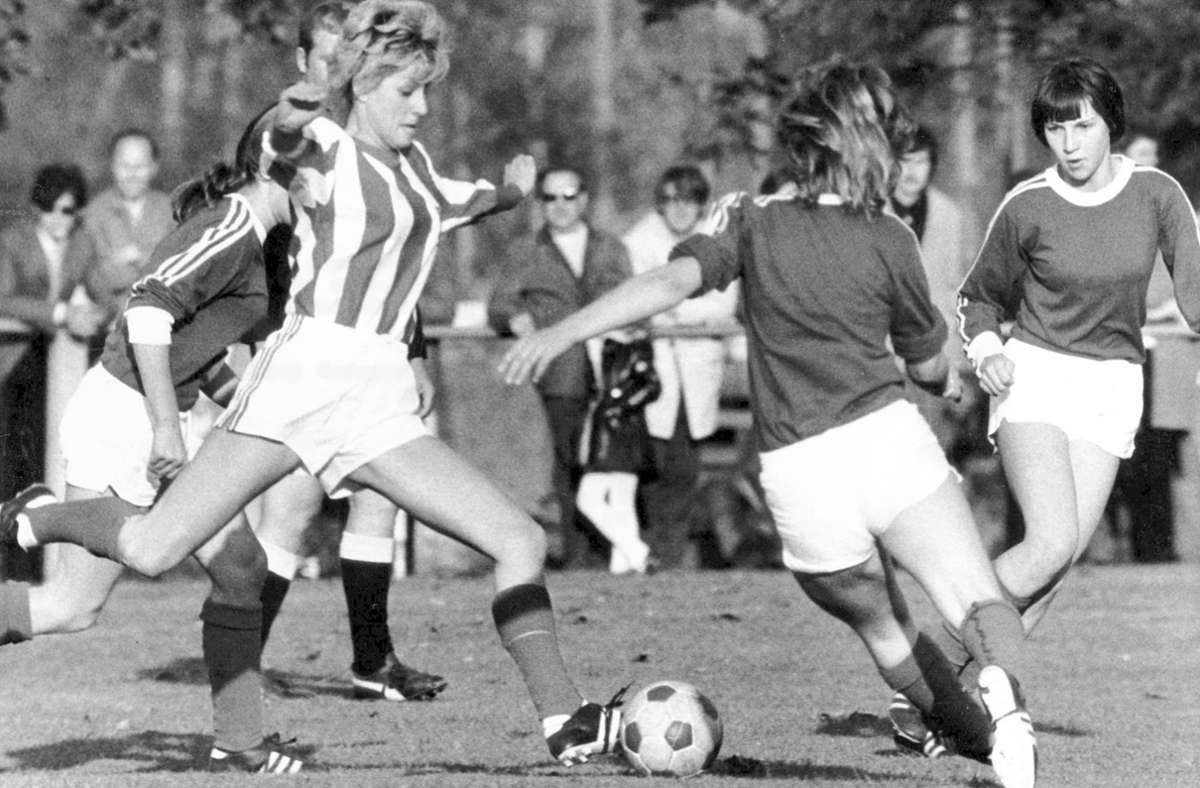 50 Jahre Frauenfußball im DFB: Das schwere Spiel der Frauen