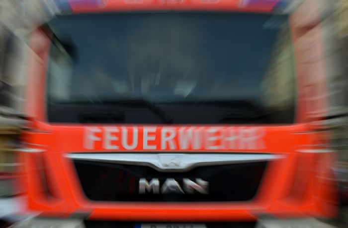 Löscharbeiten in Neckarsulm: Einsatzkräfte finden Schusswaffen in brennender Wohnung