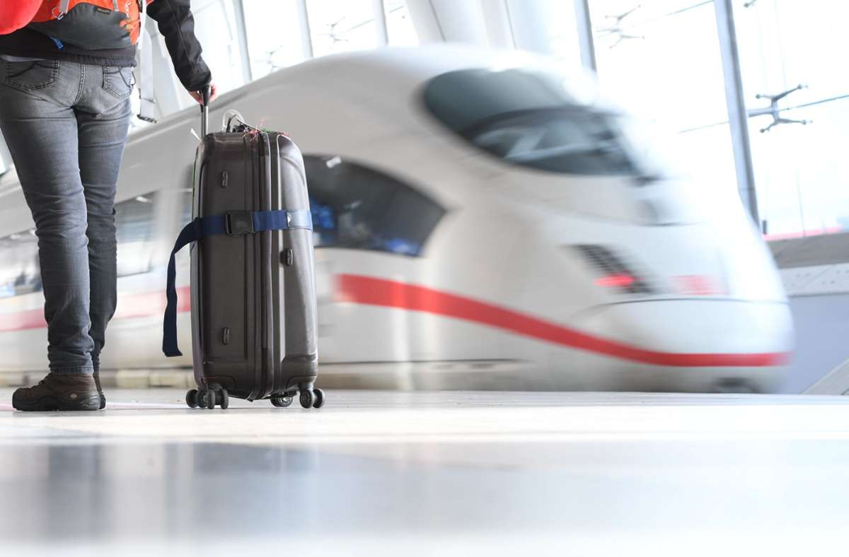 Am Bahnhof Hannover: Polizei muss zwei volltrunkene Seniorinnen aus ICE holen