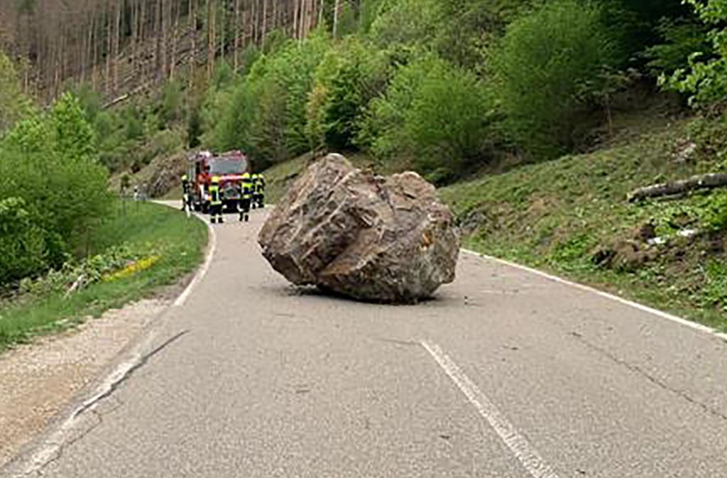 Straße bei Todtnau: Nach Felssturz im Schwarzwald droht weitere Gefahr