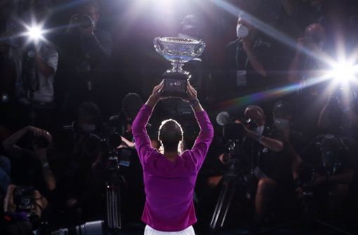 Rafael Nadal stand nach dem Finalsieg im Blitzlichtgewitter. Foto: AFP/BRANDON MALONE