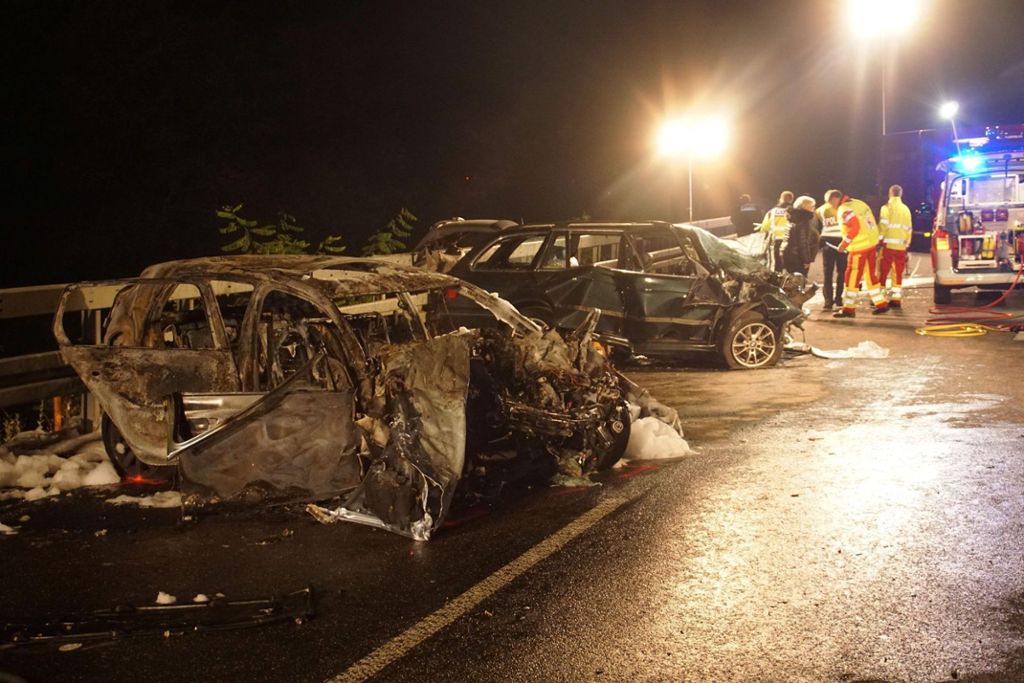 Beifahrer verletzt - Auto ausgebrannt: Zwei Tote bei Frontalzusammenstoß im Schwarzwald