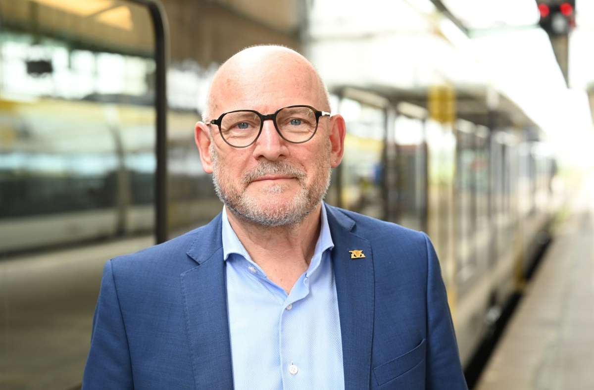 Bahnausbau in Stuttgart: Das sagt Verkehrsminister Winfried Hermann zum  Zusatzhalt