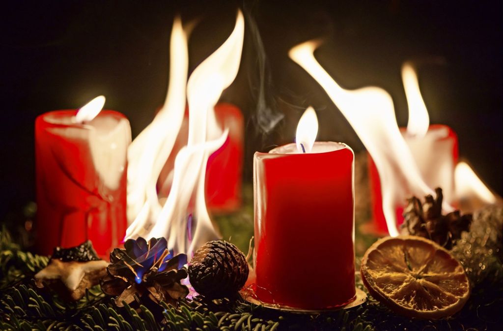 Feuerwehr warnt vor Brandgefahren in der Vorweihnachtszeit – Feuerlöscher empfehlenswert: Advent, Advent – die Deko brennt