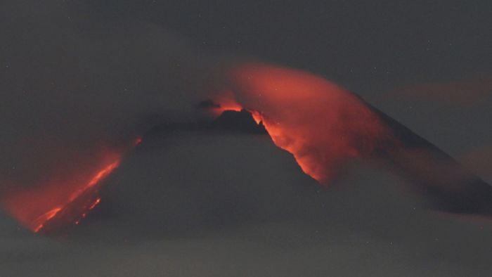 Vulkan Merapi spuckt Lava und Asche - Hunderte auf der Flucht