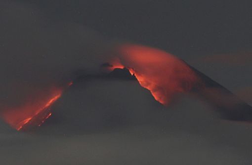 Der indonesische Vulkan Merapi spuckte in der Nacht zum Donnerstag Lawinen heißer Wolken aus Foto: dpa/Ranto Kresek