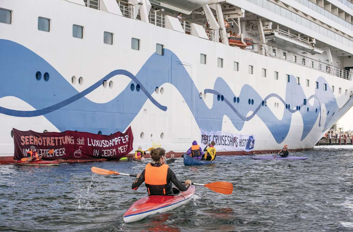 Die „Aida Diva“: Klima-Aktivisten wollten das Kreuzfahrtschiff am Auslaufen hindern.