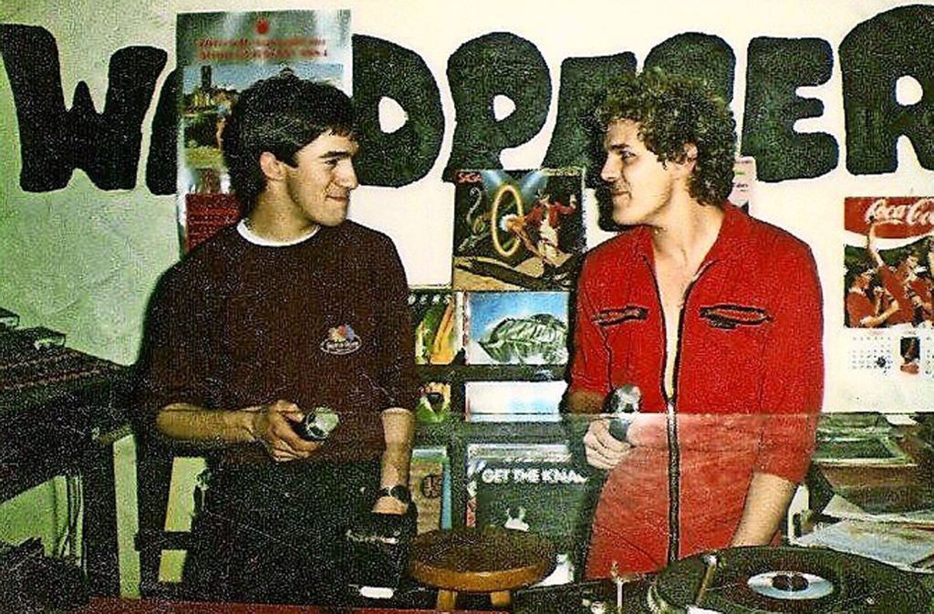 Goldene 80er: DJ Pfersdorf (rechts) mit Kollege am Dual-Plattenspieler