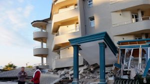 Starkes Erdbeben fordert Tote und Verletzte