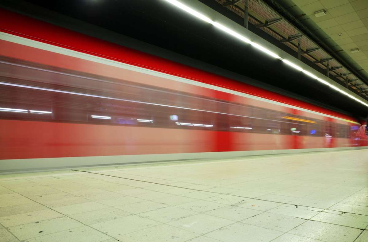 Am Hauptbahnhof wurde ein 21-Jähriger niedergeschlagen. (Symbolfoto) Foto: imago images/Michael Weber/Michael Weber