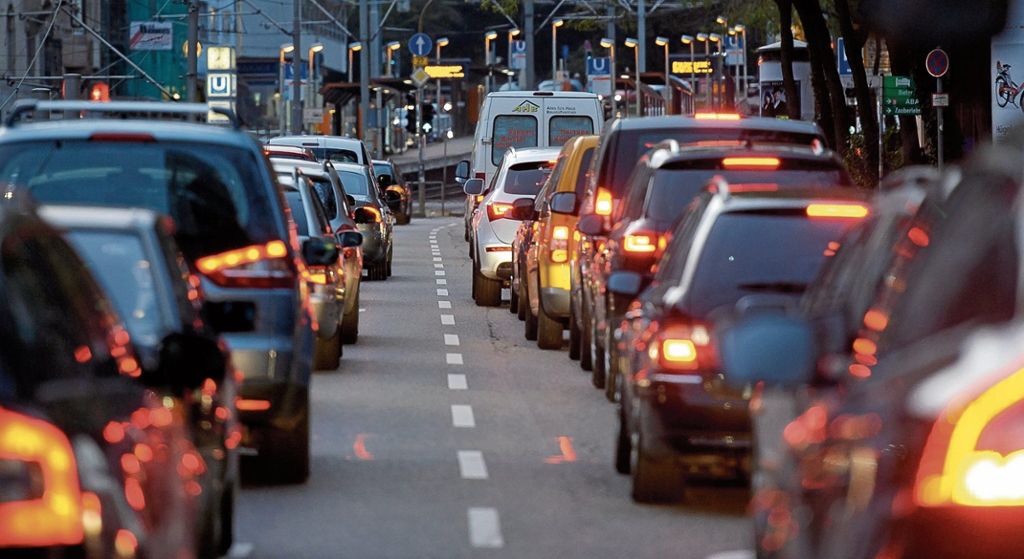 Rang fünf der deutschen Städte mit den meisten Verkehrsbehinderungen: Stuttgarter Autofahrer standen 108 Stunden im Stau