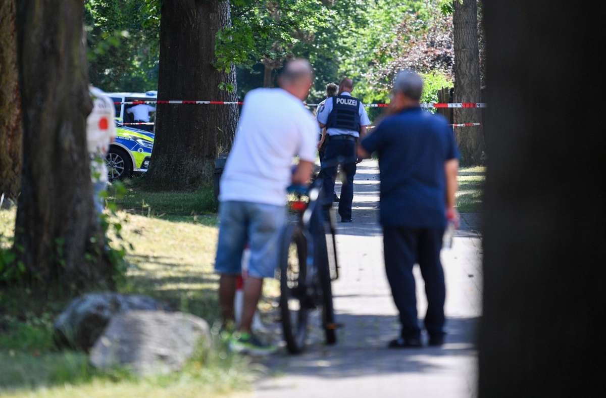 Nordrhein-Westfalen: Zwei Tote nach Schießerei in Espelkamp – Täter auf der Flucht
